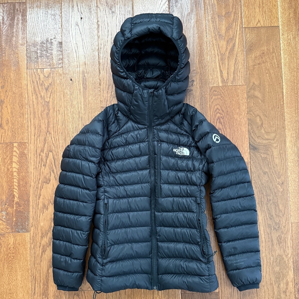 The North Face Summit Series 800 Pro Down Hooded Jacket – Women’s Small – Black
